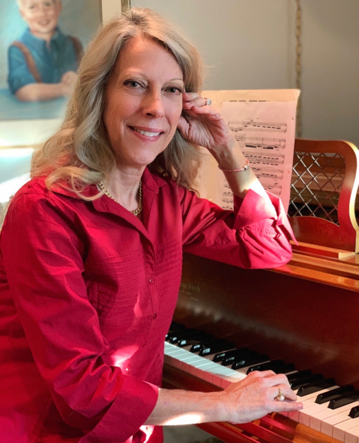 Virginia I with her piano after having had the Baha 5 Attract System