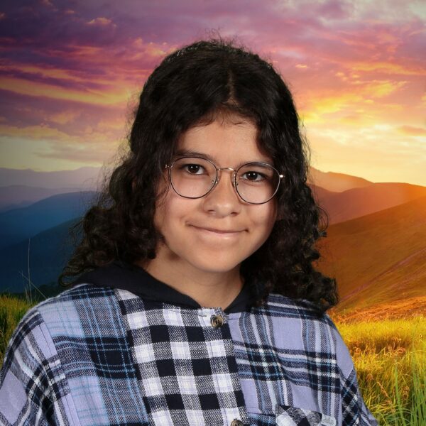 Hannah smiles in her school picture while her mom shares back to school tips.